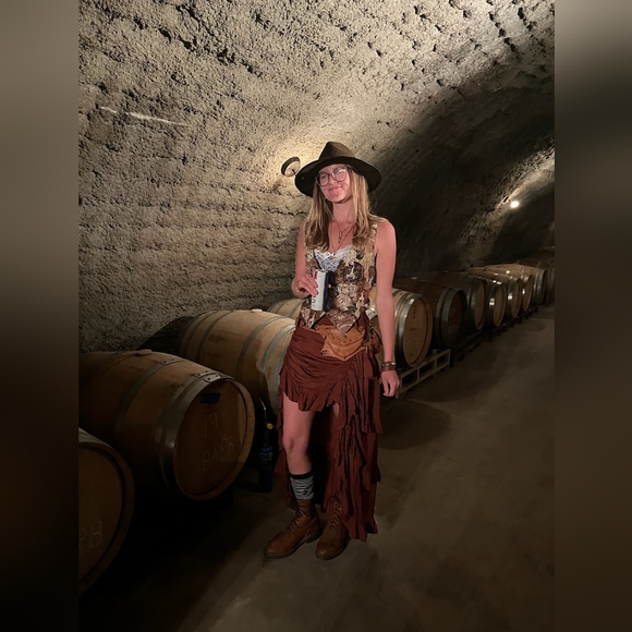 Meet your Posher, Jade! - Picture 2 of 7